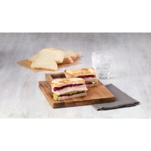 Jellied Cranberry Sauce | Styled