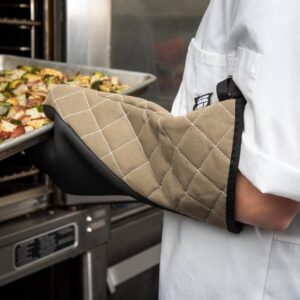 Oven Mitt | Styled