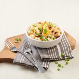 ENTREE MAC & CHS QUESO CANTINA | Styled