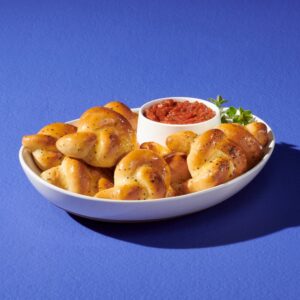 ROLL GARL KNOT | Styled