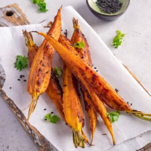 1-5# CLEANED WHL BABY CARROTS W/TOPS | PWB